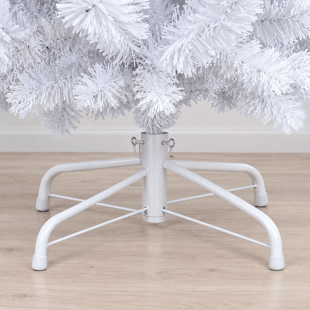 6' White Artificial PVC Christmas Tree with Metal Stand, 650 Tips