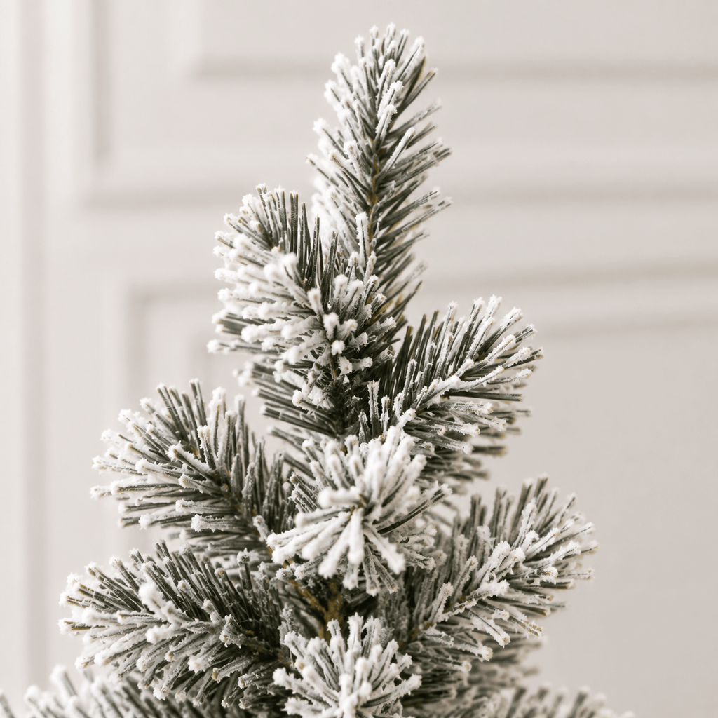 7.5' Snow Flocked Artificial Christmas Tree with 450 LED Lights, Hinge