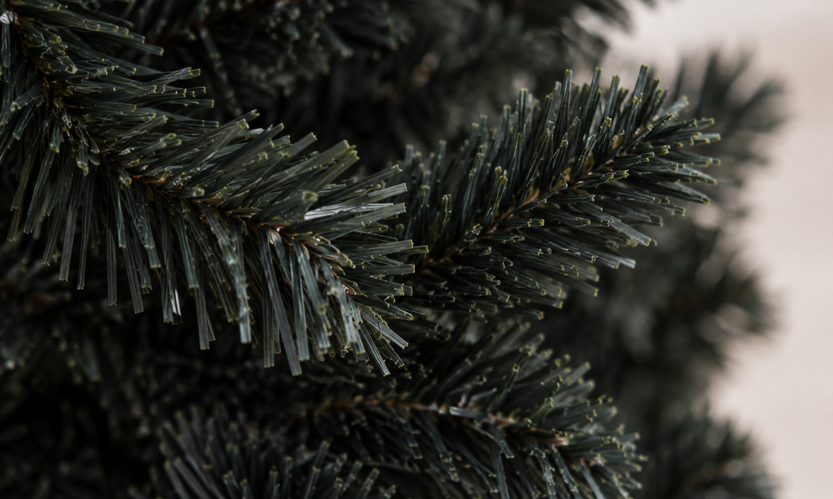 Black Pencil Christmas Tree with 618 Realistic Tips - Realism