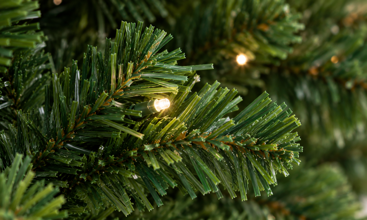 Green Artificial Christmas Tree with Hinged Branches - Fullness