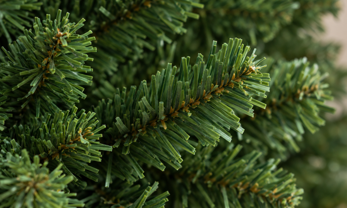 Green Artificial Christmas Tree with Hinged Branches - Realism