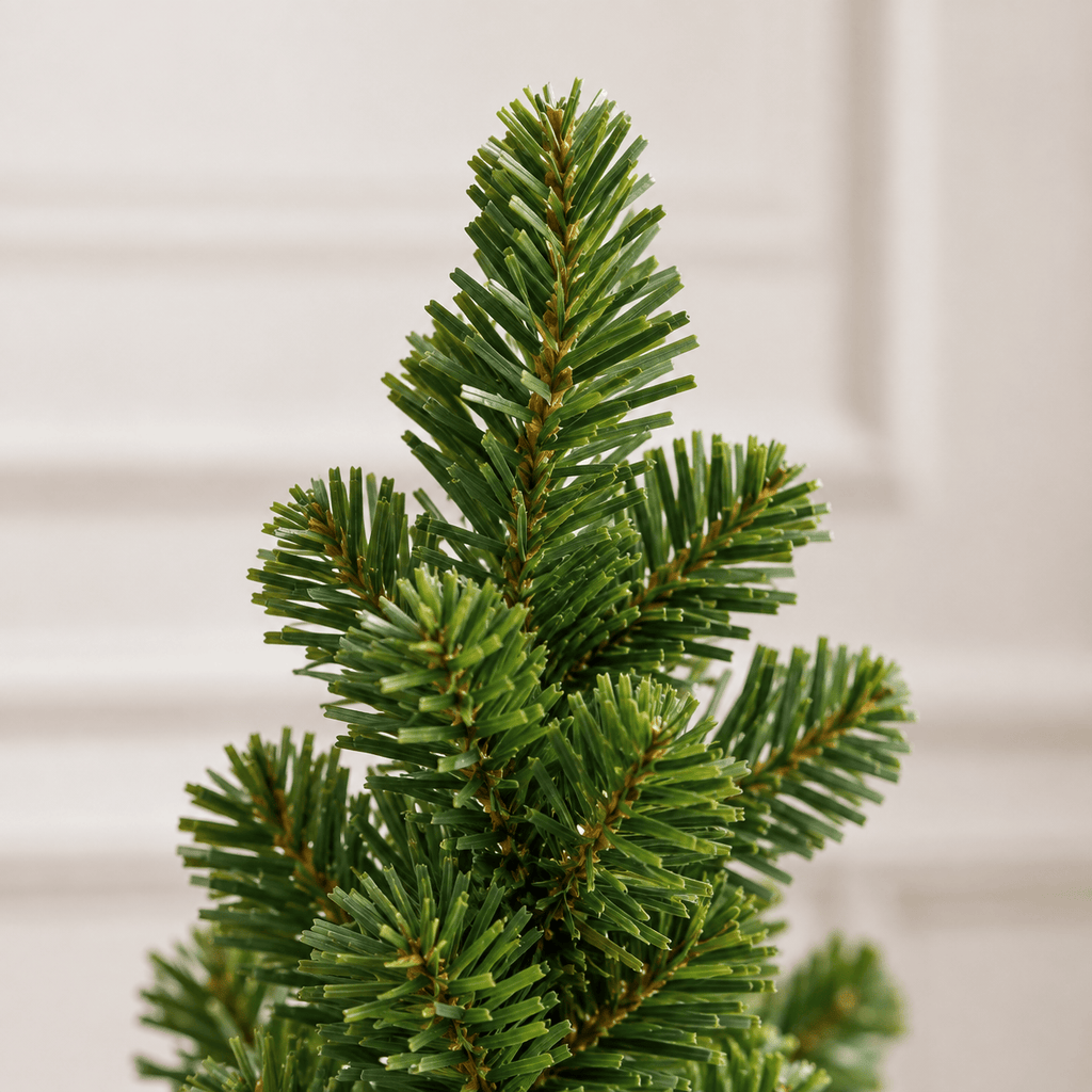 Green Pre-Lit Artificial Christmas Tree with 550 Warm White LED Lights