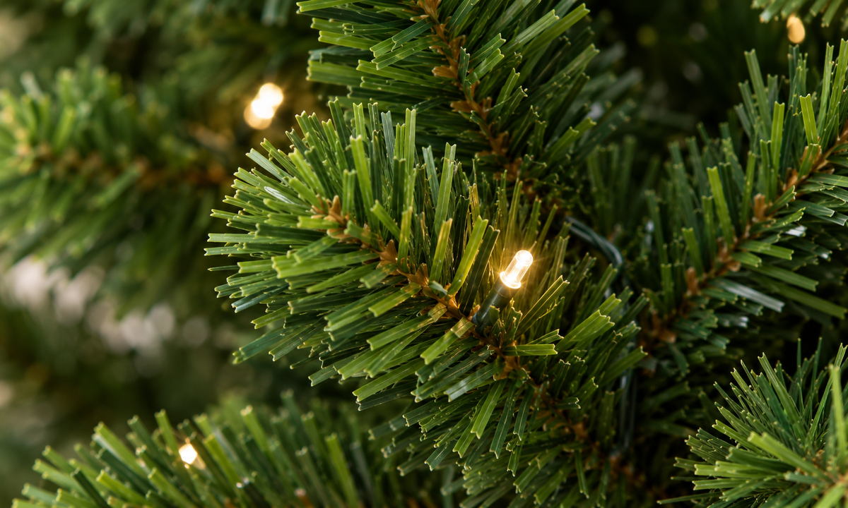 Green Pre-Lit Christmas Tree with 550 Warm White LED Lights - Fullness