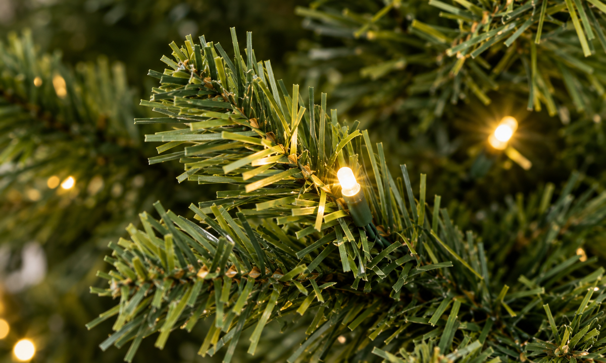 Green Pre-Lit Christmas Tree with Hinged Branches - Fullness