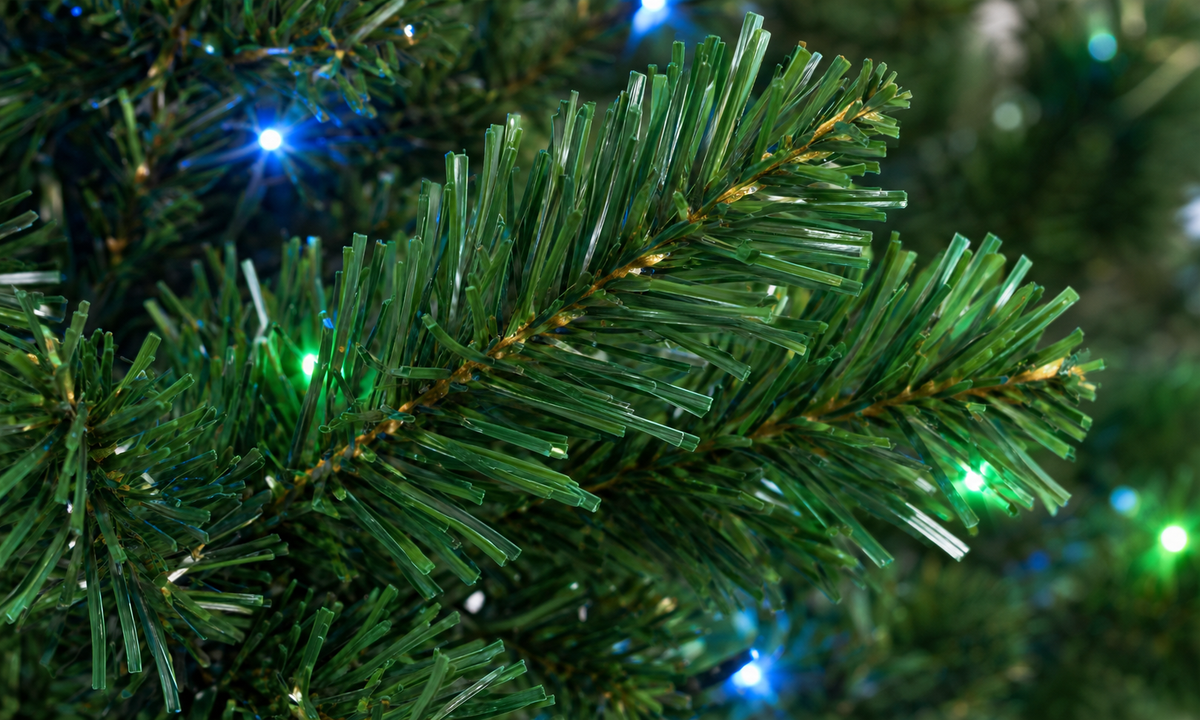 Green Pre-Lit Christmas Tree with Synchronized LED Lights - Realism