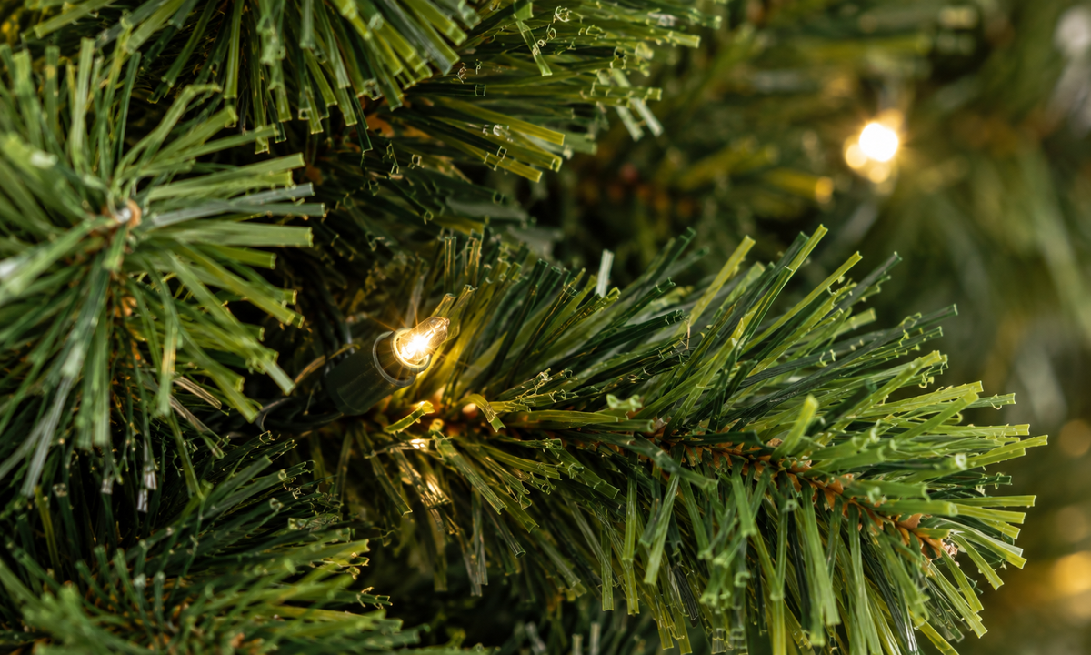 Green Pre-Lit Entrance Christmas Tree with Red Berries and Pine Cones - Fullness
