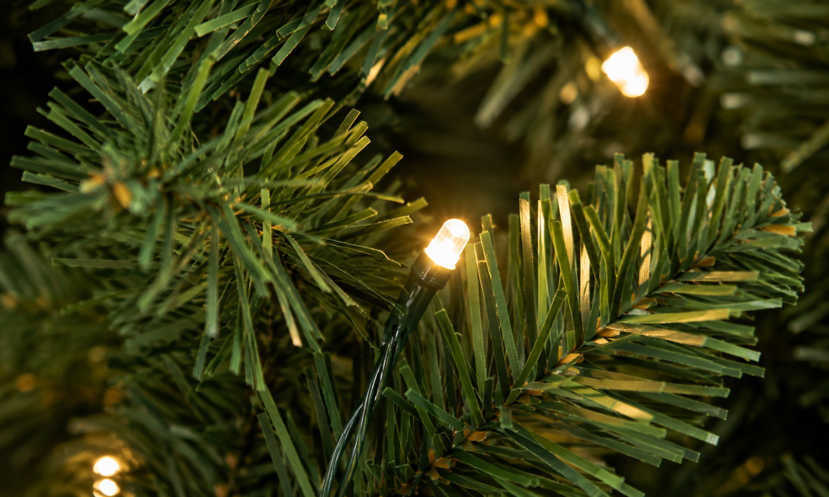 Green Unlit Artificial Christmas Tree with Hinged Branches - Fullness