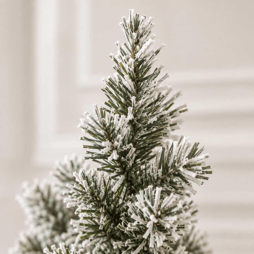 Pre-Lit Snow Flocked Artificial Christmas Tree with 250 LED Lights