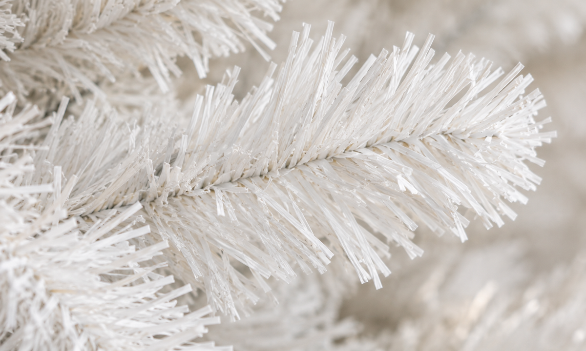 White Artificial Christmas Tree with 1,000 Branch Tips - Realism
