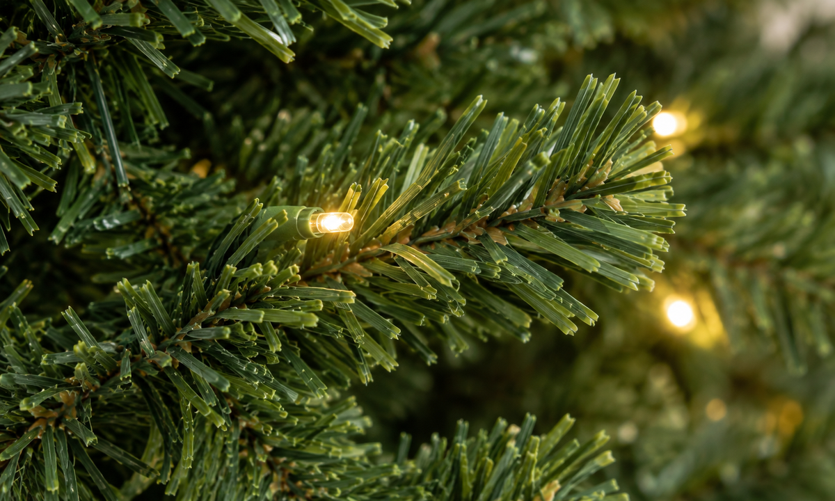 White Artificial Christmas Tree with 1000 Realistic Tips - Fullness