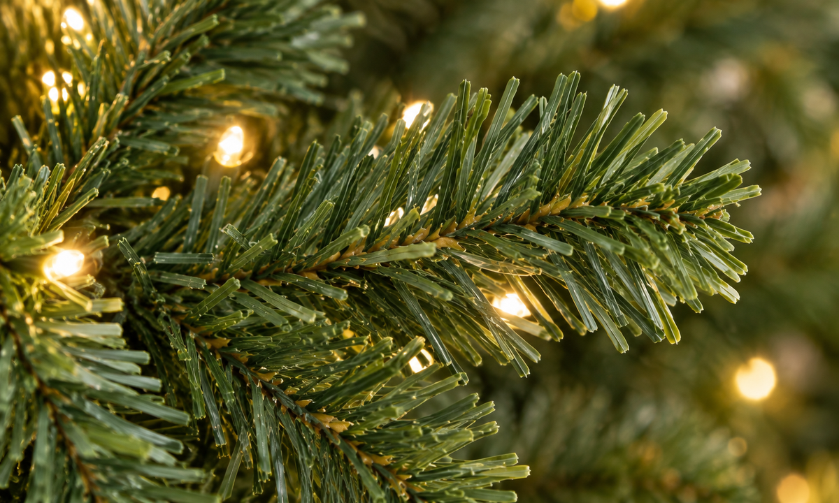 White Artificial Christmas Tree with 1000 Realistic Tips - Realism